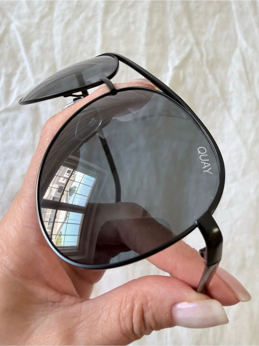 Quay Australia | Vivienne Large Aviator Sunglasses Black | With Case